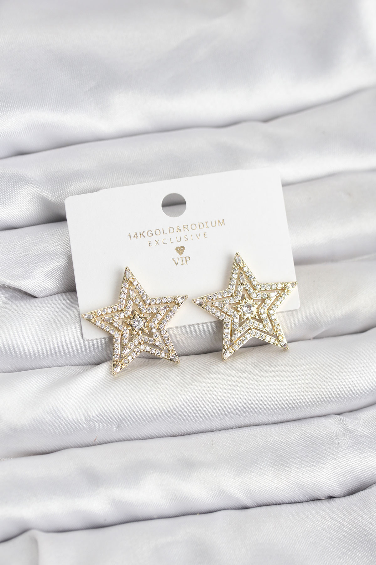 Pirinç Gold Renk Yıldızlı Model Zincir Bağlantılı Ear Cuff Küpe Seti 5886 1 Pirinç Gold Renk Yıldızlı Model Zincir Bağlantılı Ear Cuff Küpe Seti 5886