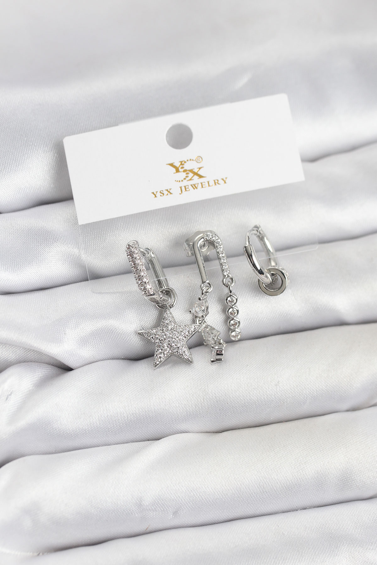 Pirinç Gold Renk Fiyonk Küpe 5886