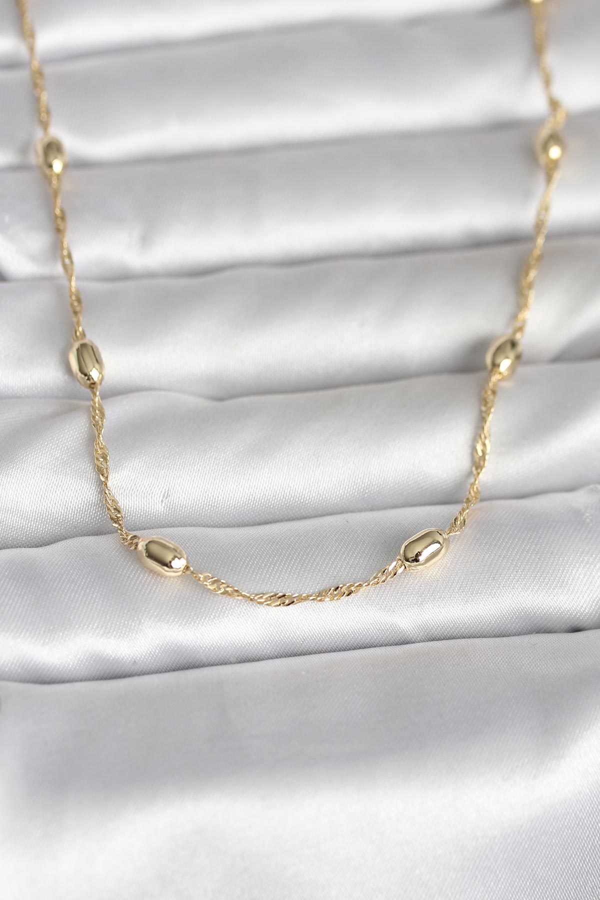 Pirinç Gold Gümüş Renkli Uzun Kıvrımlı Küpe 5886