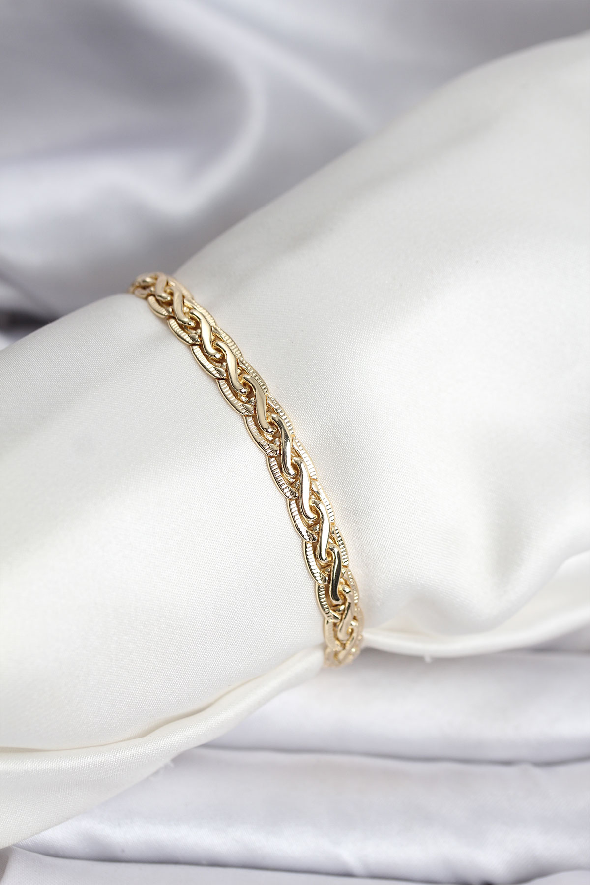 Yıldız Model Gold Renk Pirinç Sallantılı Kadın Küpe 5886 1 Yıldız Model Gold Renk Pirinç Sallantılı Kadın Küpe 5886