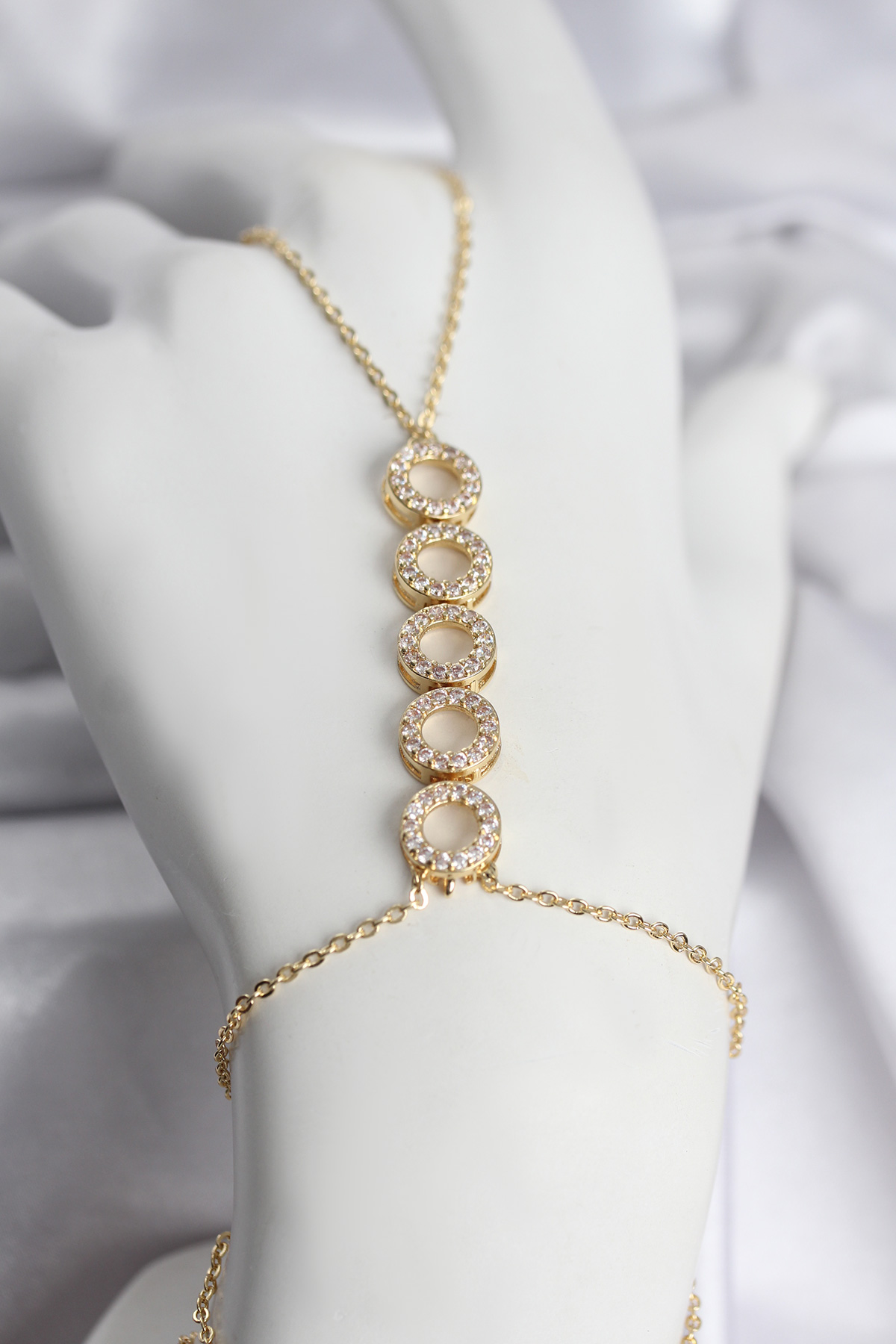 Pirinç Gümüş Renk Sallantı Damla Model Gold Topçuk Detay Kadın Küpe 5886 1 Pirinç Gümüş Renk Sallantı Damla Model Gold Topçuk Detay Kadın Küpe 5886
