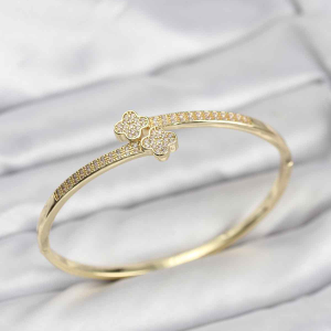 Pirinç Gold Renk Yıldız Model 925 Gümüş Çivili Kadın Küpe Seti 5886