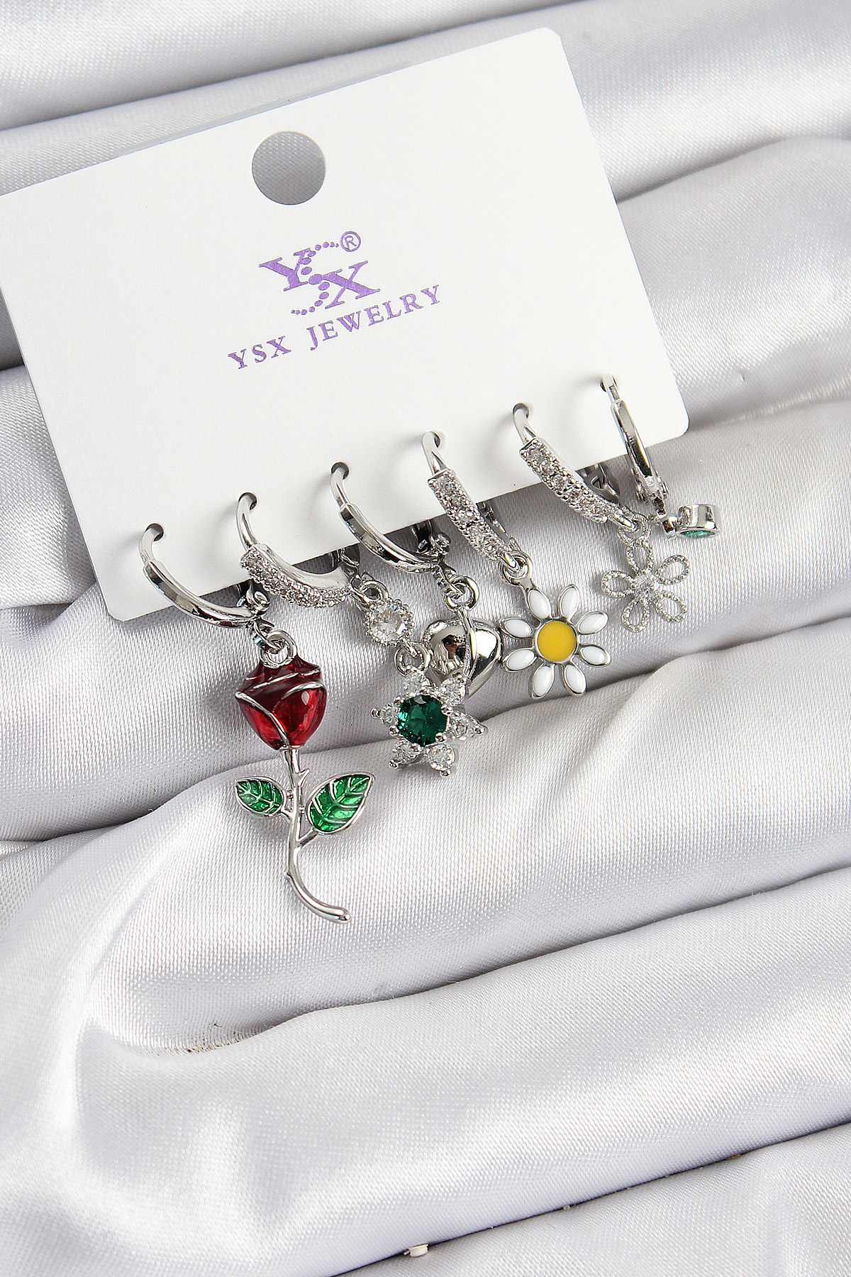Pirinç Gold Renk Kelebek Model Zincir Bağlantılı Ear Cuff Küpe Seti 5886 1 Pirinç Gold Renk Kelebek Model Zincir Bağlantılı Ear Cuff Küpe Seti 5886