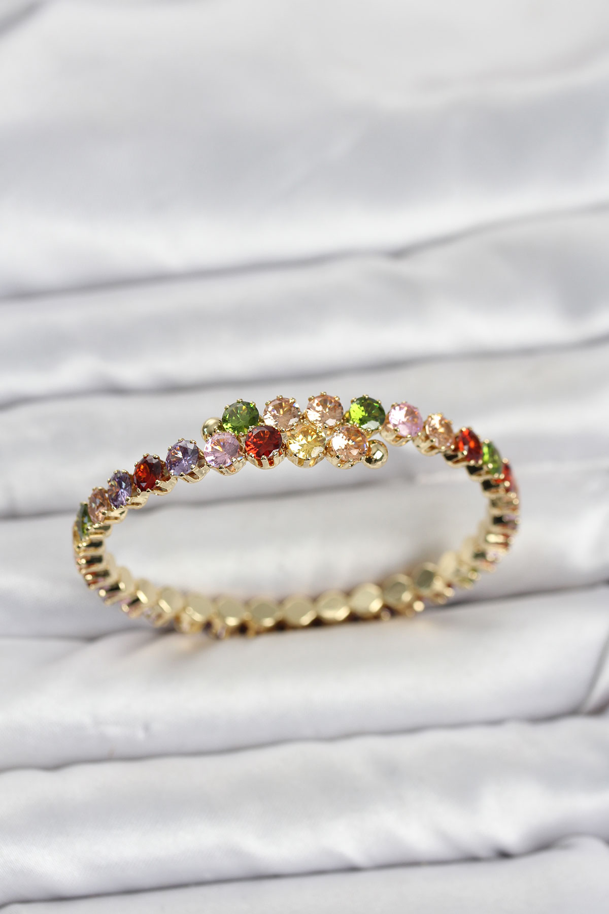 Pirinç Renkli Zirkon Taşlı Papatya Model Gold Renk Kadın Küpe 5886 1 Pirinç Renkli Zirkon Taşlı Papatya Model Gold Renk Kadın Küpe 5886