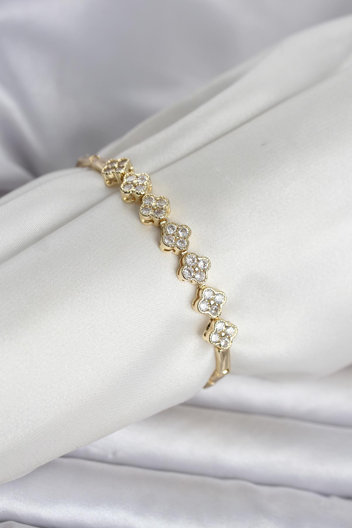 Pirinç Gold Renk Halka Sarmal Model Vintage Kadın Küpe 5886 1 Pirinç Gold Renk Halka Sarmal Model Vintage Kadın Küpe 5886