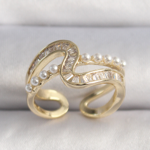 Gold Renk Zirkon Taşlı Yıldız Model Kadın Küpe 5886