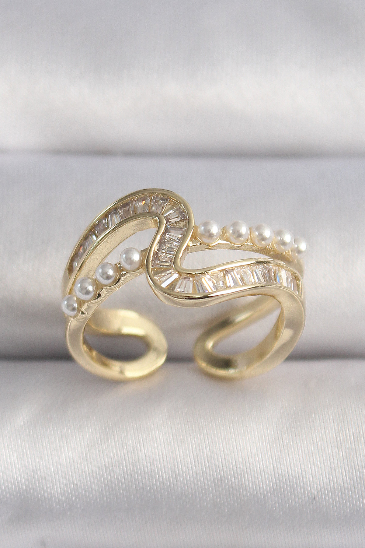 Gold Renk Zirkon Taşlı Yıldız Model Kadın Küpe 5886 1 Gold Renk Zirkon Taşlı Yıldız Model Kadın Küpe 5886
