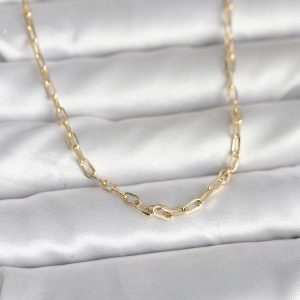 Pirinç Gold Renk Beyaz Yeşil Sallantı Mineli Kadın Küpe 5886