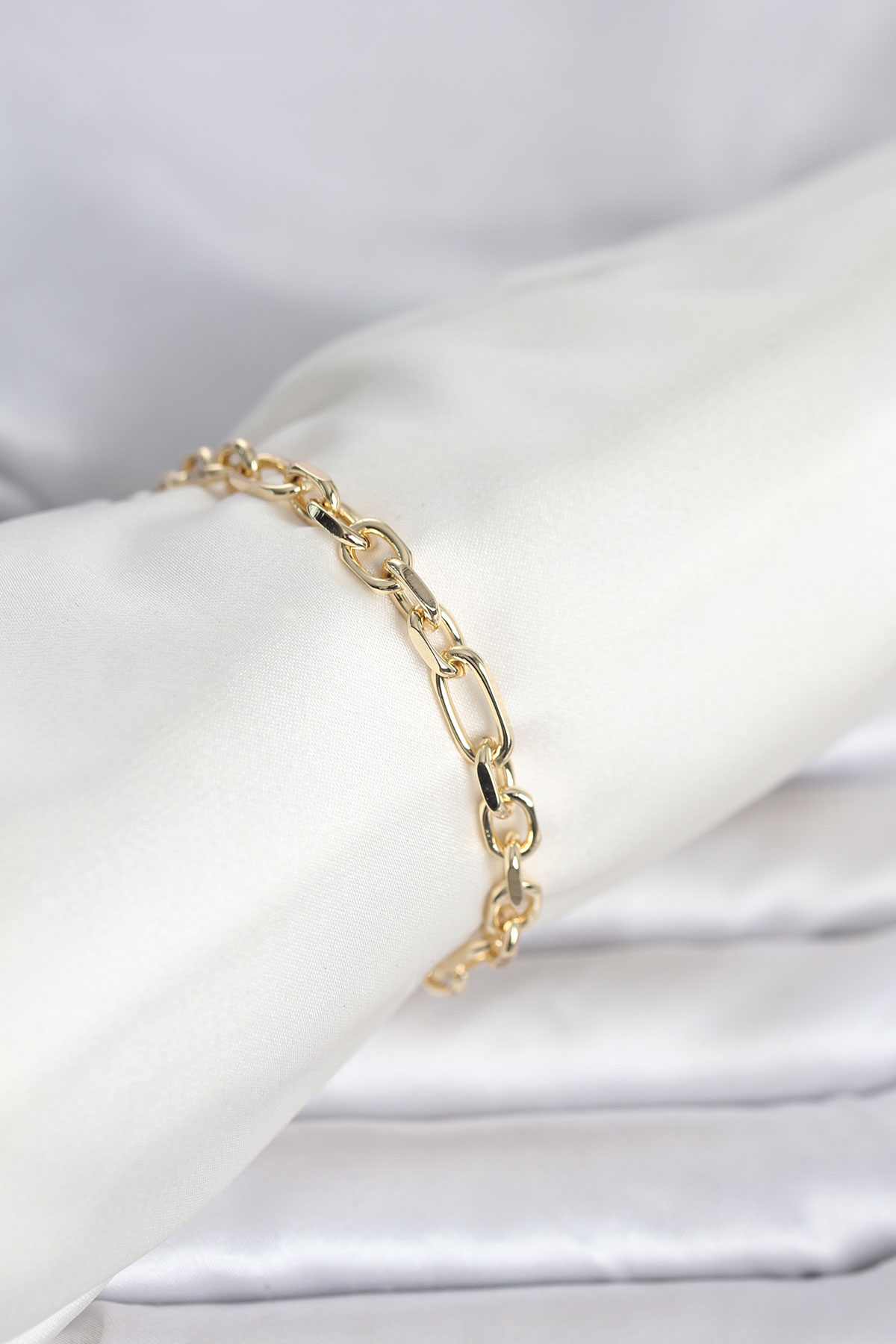 Pirinç Gold Renk Damla Kıvrım Tasarımlı Halka Küpe 5886