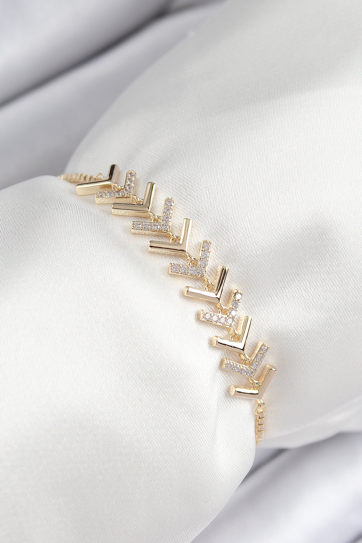 Pirinç Gold Renk Zirkon Taşlı Kalp Model Kadın Küpe 5886 1 Pirinç Gold Renk Zirkon Taşlı Kalp Model Kadın Küpe 5886
