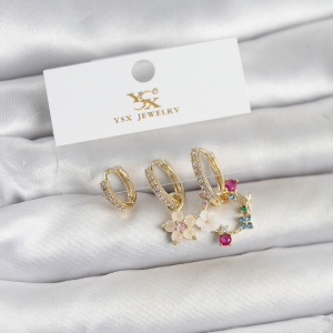 Pirinç Gold Renk Zirkon Taşlı Halka Model Yıldız Detay Kadın Küpe 5886