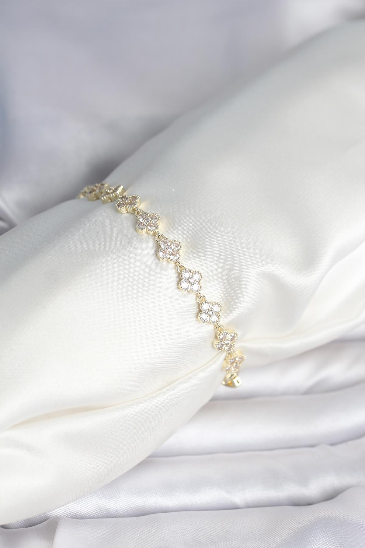 Doğal Deniz Kabuğu ve Gold Renk Yıldız Model Kadın Küpe 5886 1 Doğal Deniz Kabuğu ve Gold Renk Yıldız Model Kadın Küpe 5886