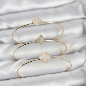Pirinç Gold Renk Beyaz Tüllü Lotus Kadın Küpe 5886