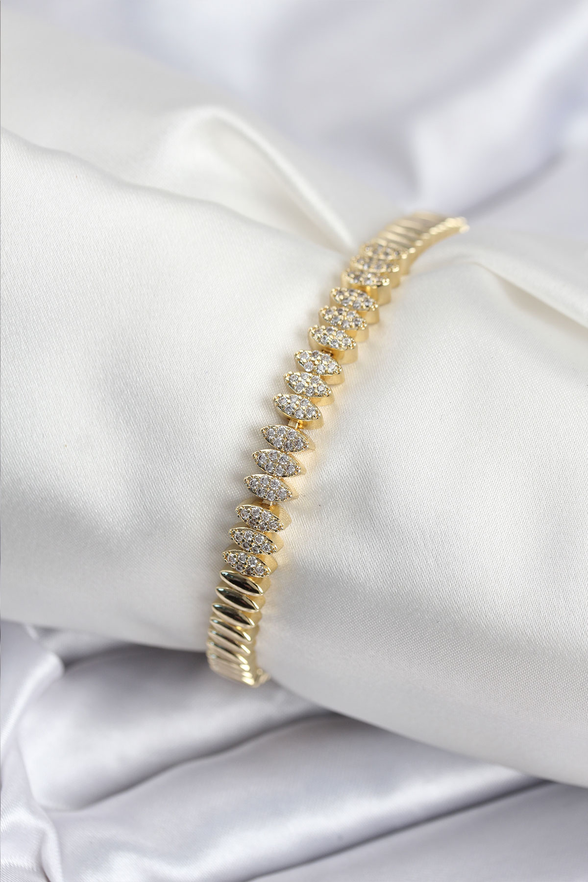 Pirinç Gold Renk Minimal Kare Halka Kadın Küpe 5886 1 Pirinç Gold Renk Minimal Kare Halka Kadın Küpe 5886