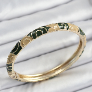 Gold Renk Pirinç Keskin Sarmal Model Kadın Küpe 5886