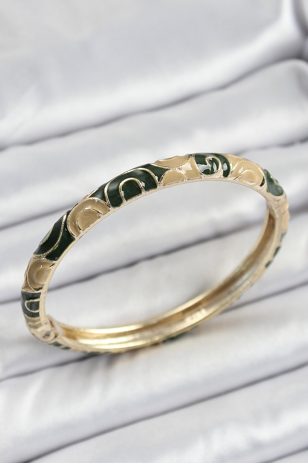 Gold Renk Pirinç Keskin Sarmal Model Kadın Küpe 5886