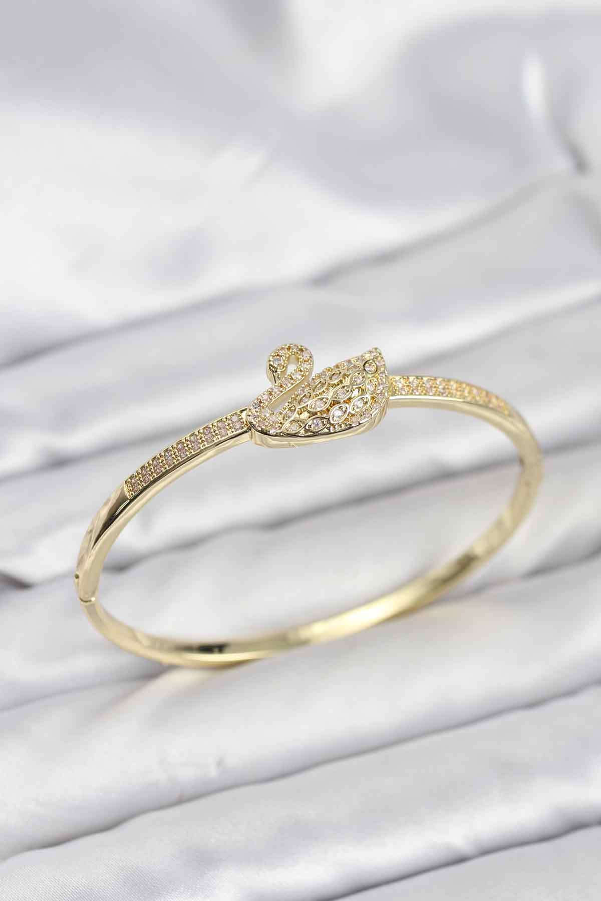 Pirinç Gold Renk Zirkon Taşlı 925 Gümüş Çivili Kadın Küpe Seti 5886 1 Pirinç Gold Renk Zirkon Taşlı 925 Gümüş Çivili Kadın Küpe Seti 5886