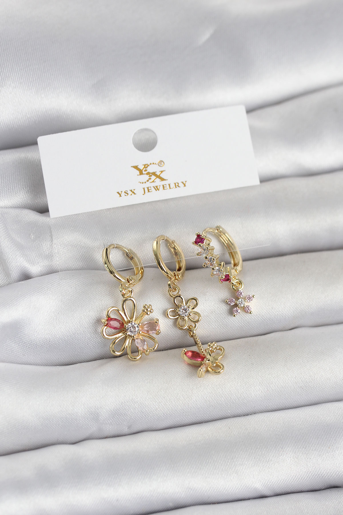 Pirinç Gold Renk Zirkon Taşlı Plaka Model Kadın Küpe 5886 1 Pirinç Gold Renk Zirkon Taşlı Plaka Model Kadın Küpe 5886