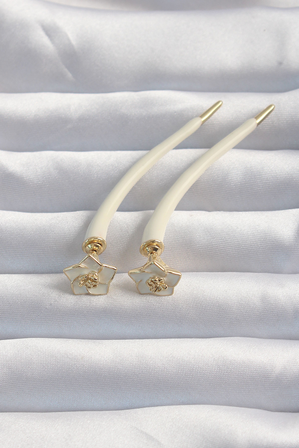 Pirinç Papatya Model Gold Renk Çocuk Küpe 5886