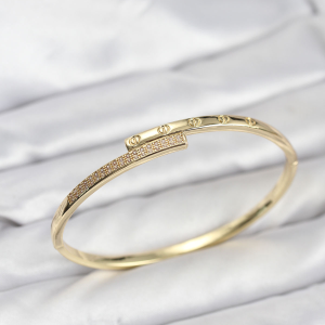 Pirinç Gold Renk Zirkon Taşlı Kelebek Model Kadın Küpe 5886