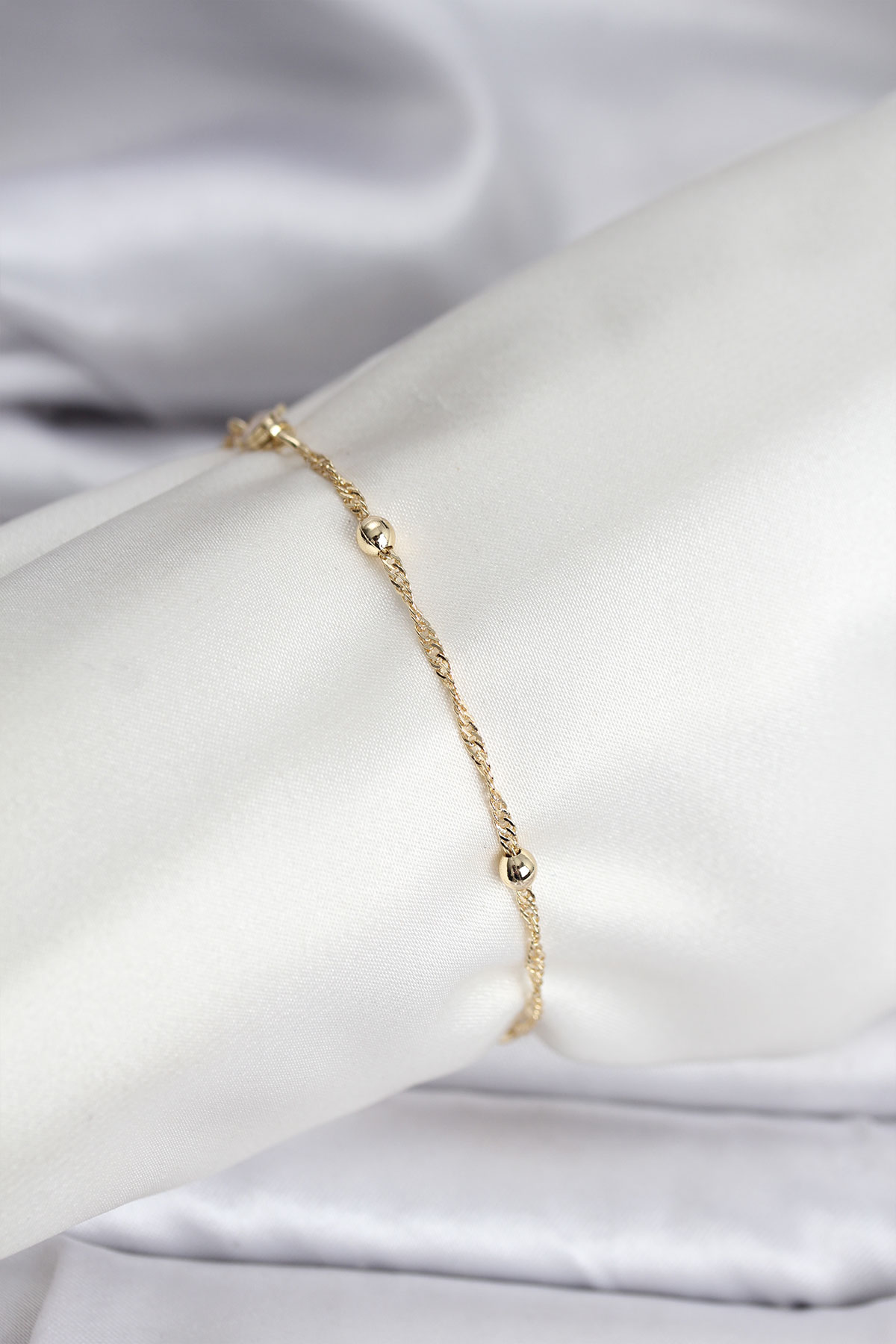 14K Gold Renk Kaplama Topçuklu Model CM Kadın Bileklik 5886 1 14K Gold Renk Kaplama Topçuklu Model CM Kadın Bileklik 5886
