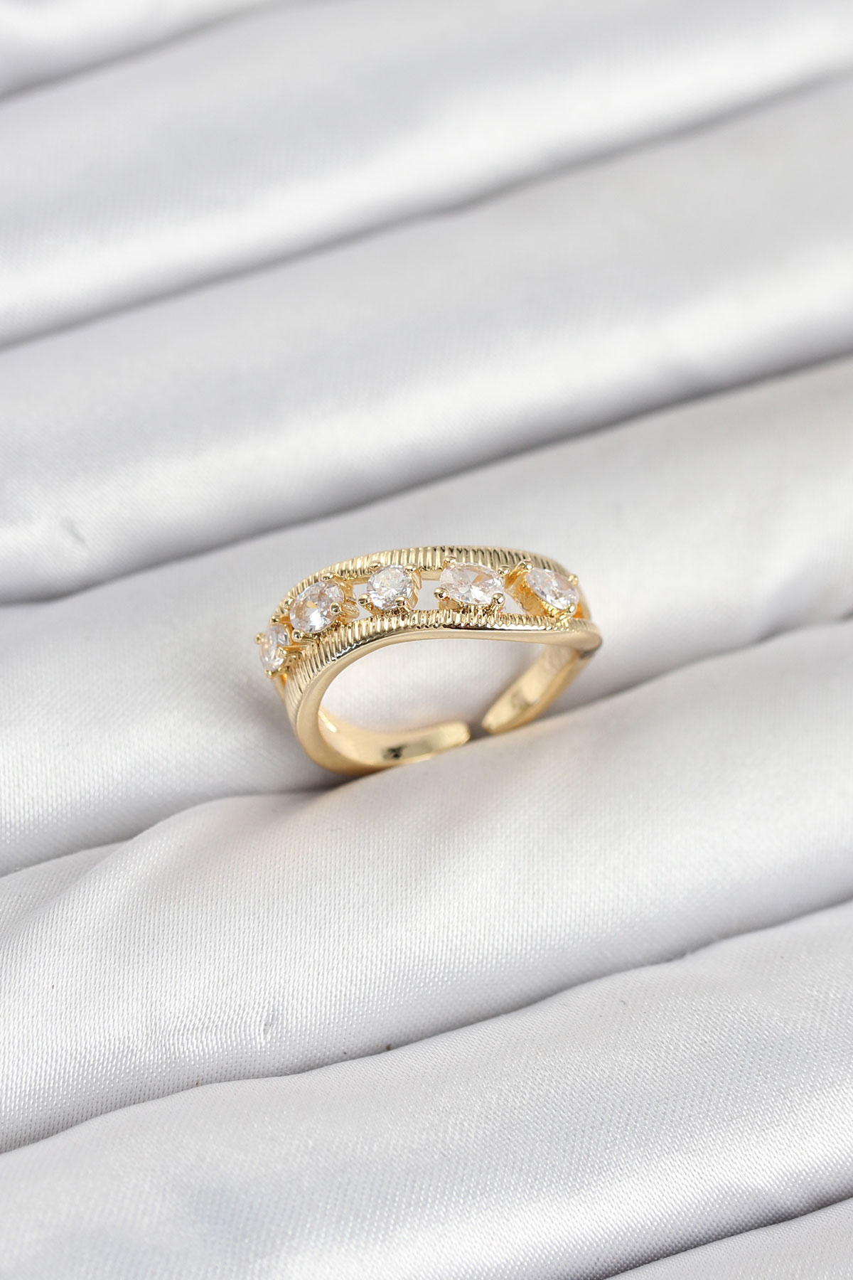 Pirinç Gold Renk Zirkon Taşlı Kadın Yüzük 5886 1 Pirinç Gold Renk Zirkon Taşlı Kadın Yüzük 5886