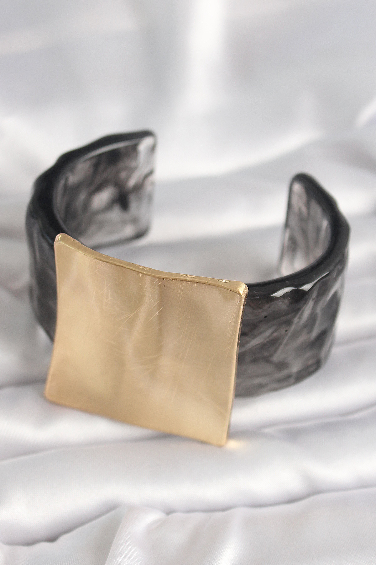 Siyah Mermer Desen Akrilik Plastik Gold Kare Plaka Model Vintage Kadın Bilezik 5886 2 Siyah Mermer Desen Akrilik Plastik Gold Kare Plaka Model Vintage Kadın Bilezik 5886 - Görsel 2