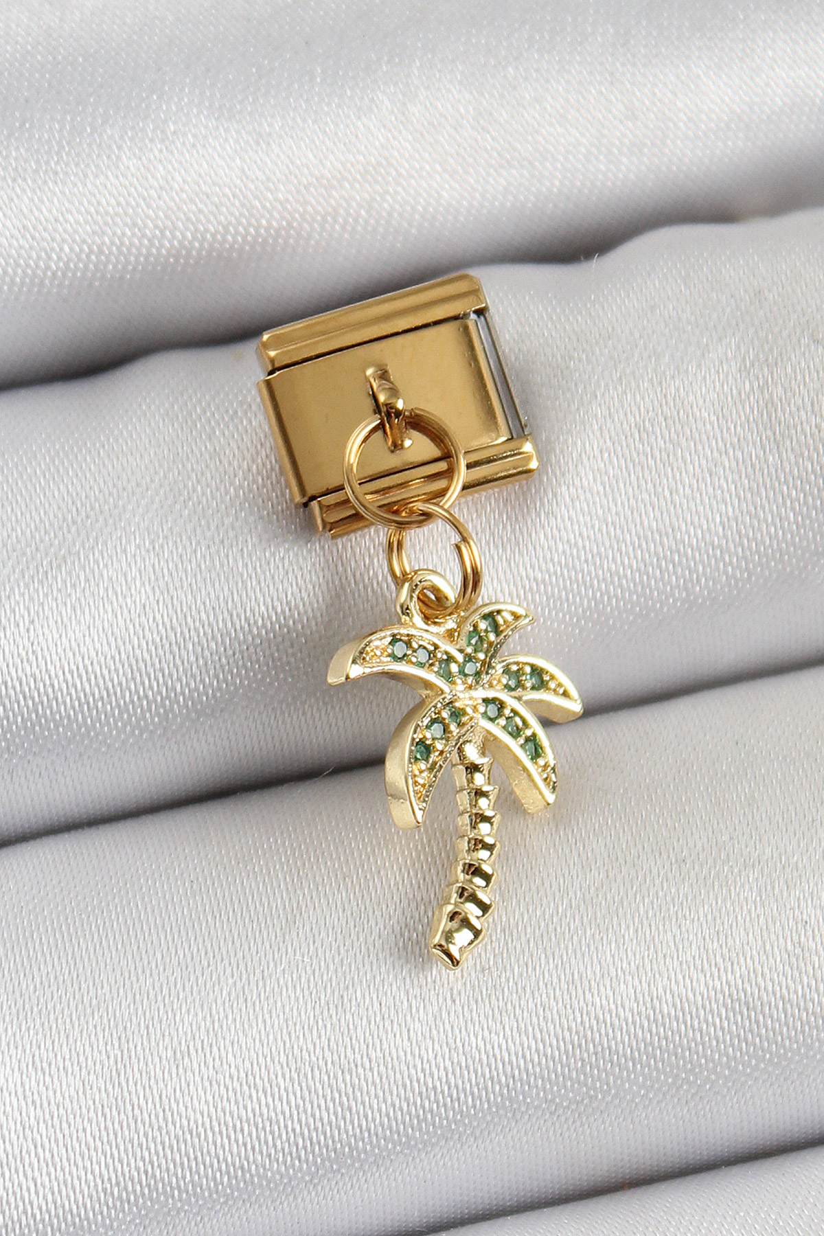 316L Çelik Sallantılı Zirkon Taşlı Palmiye Ağacı Model Gold Renk Nomination Charm 5886 1 316L Çelik Sallantılı Zirkon Taşlı Palmiye Ağacı Model Gold Renk Nomination Charm 5886