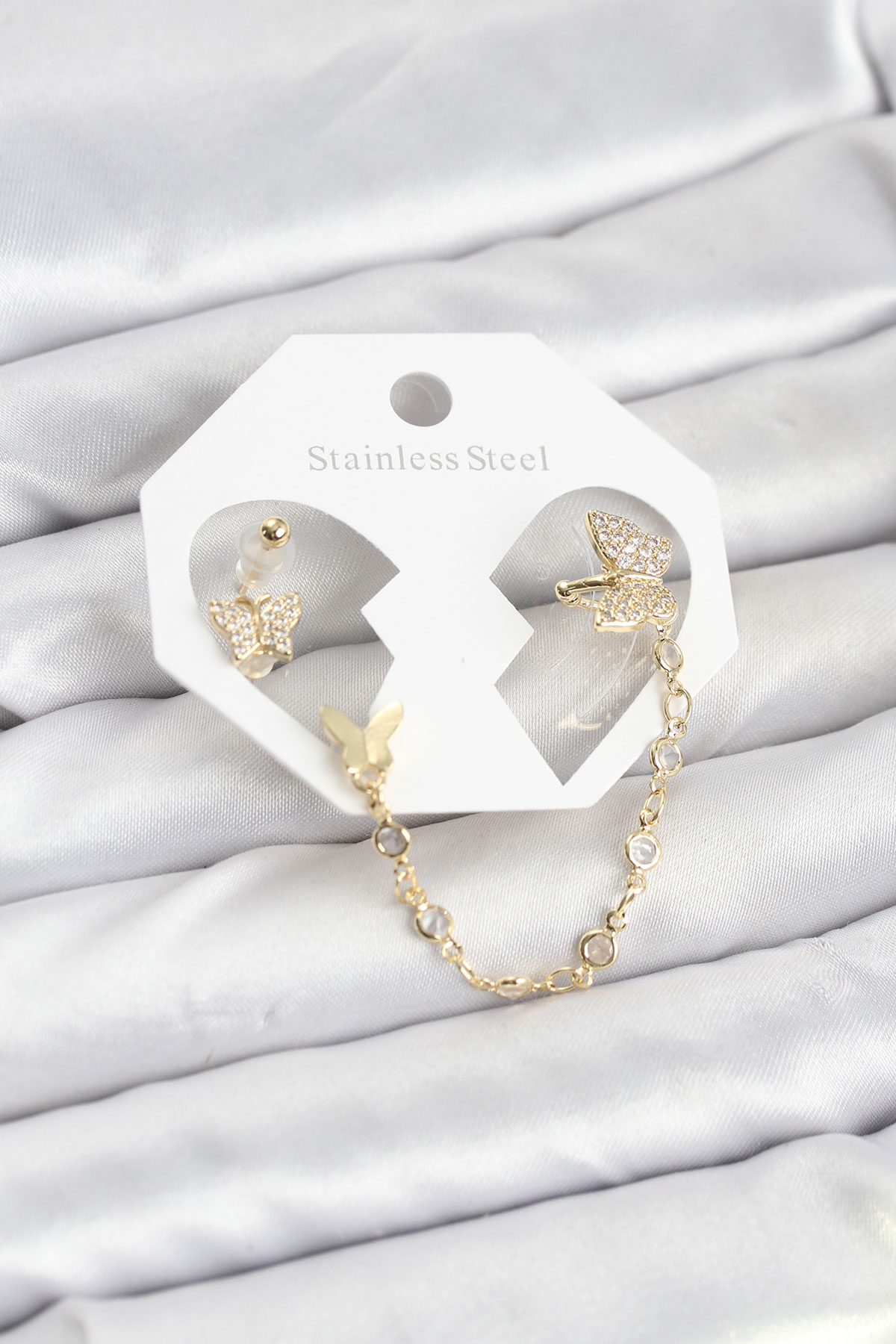 Kelebek Model Pirinç Gold Renk Zincir Bağlantılı Ear Cuff Küpe Seti 5886 1 Kelebek Model Pirinç Gold Renk Zincir Bağlantılı Ear Cuff Küpe Seti 5886