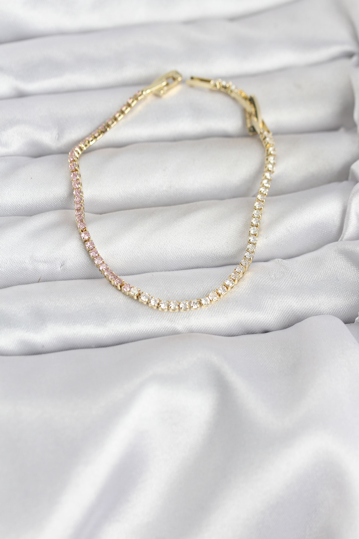Pembe ve Beyaz Zirkon Taşlı Gold Renk Su Yolu Kadın Bileklik 5886 1 Pembe ve Beyaz Zirkon Taşlı Gold Renk Su Yolu Kadın Bileklik 5886