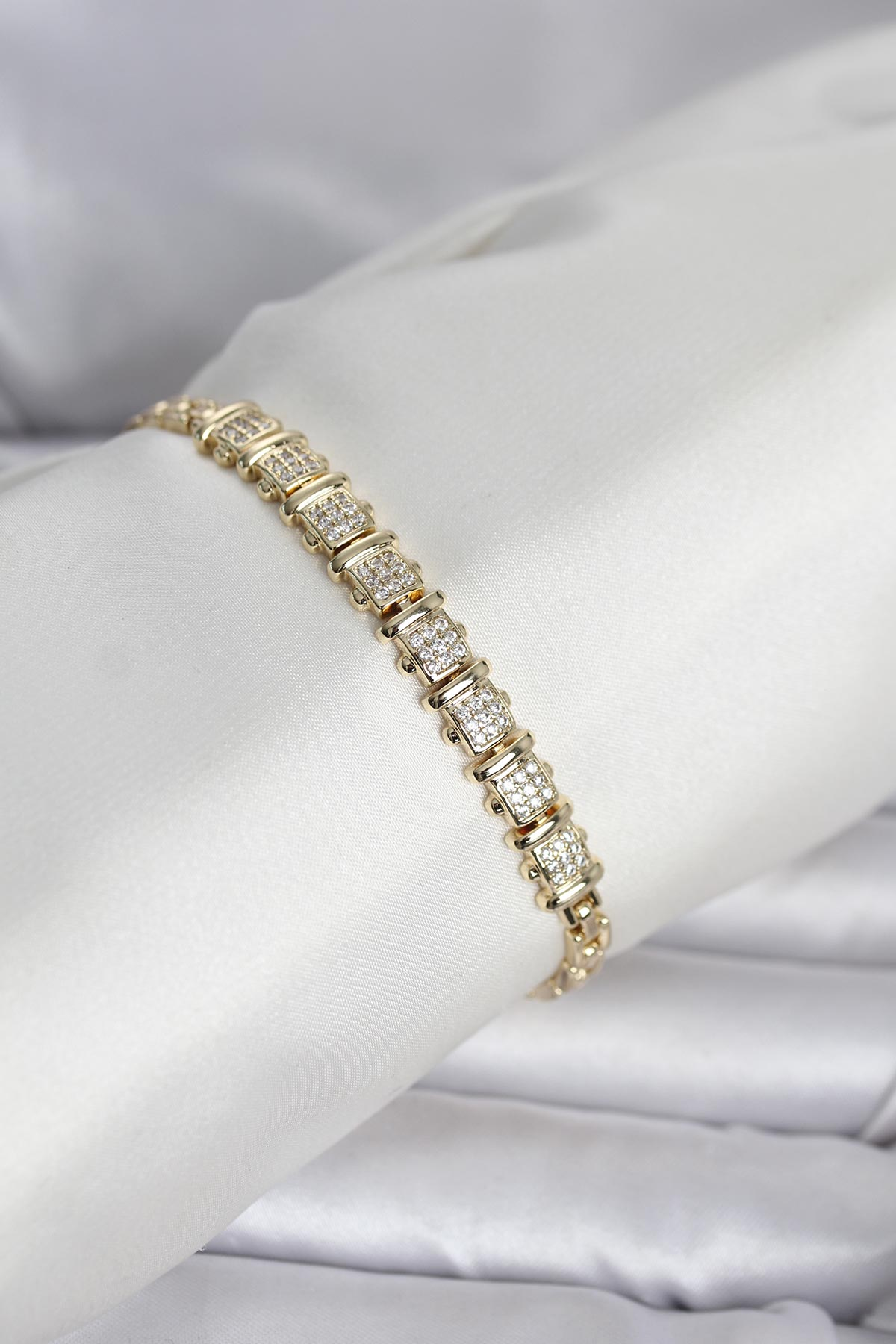 Xuping Model Zirkon Taşlı Gold Renk Kadın Bileklik 5886 1 Xuping Model Zirkon Taşlı Gold Renk Kadın Bileklik 5886