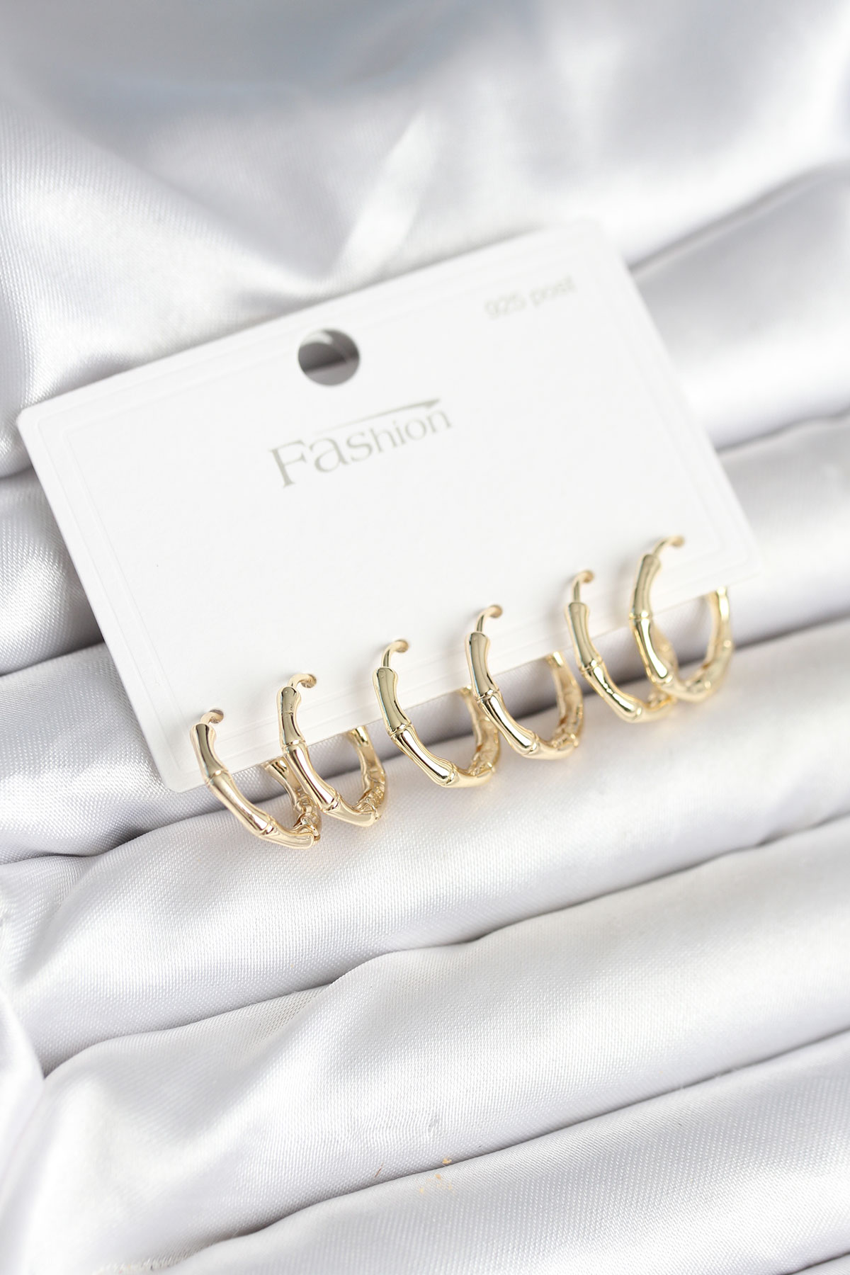 Pirinç Gold Renk Kemik Halka Model 925 Ayar Gümüş Çivili Kadın Küpe Seti 5886 1 Pirinç Gold Renk Kemik Halka Model 925 Ayar Gümüş Çivili Kadın Küpe Seti 5886