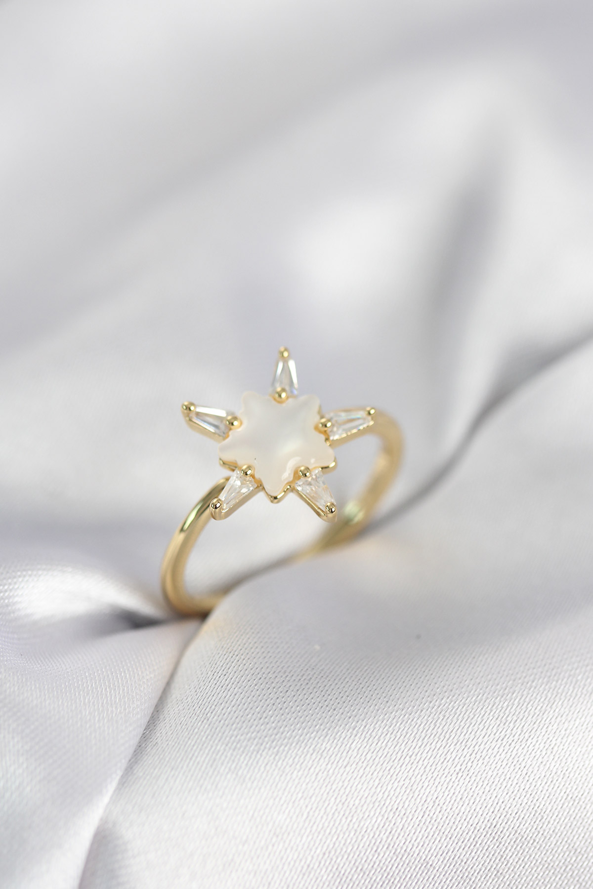 Gold Renk Yıldız Model Sedefli Zirkon Taşlı Kadın Yüzük 5886 1 Gold Renk Yıldız Model Sedefli Zirkon Taşlı Kadın Yüzük 5886