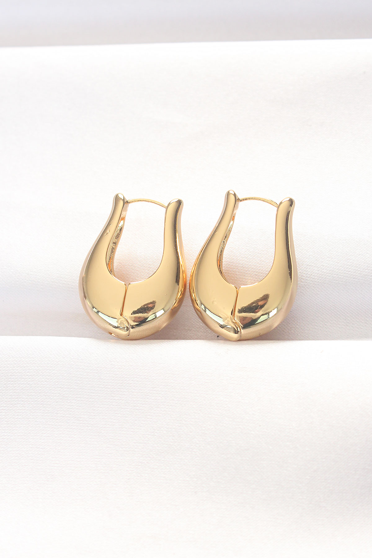 Pirinç Gold Renk Bombeli Küpe 5886 1 Pirinç Gold Renk Bombeli Küpe 5886