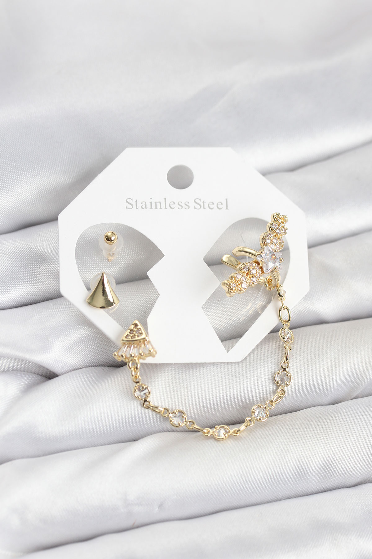 Pirinç Gold Renk Yıldızlı Model Zincir Bağlantılı Ear Cuff Küpe Seti 5886 1 Pirinç Gold Renk Yıldızlı Model Zincir Bağlantılı Ear Cuff Küpe Seti 5886