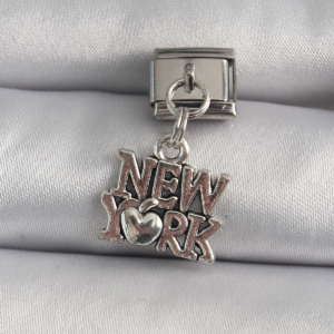 316L Çelik Gümüş Renk Sallantı New York Yazı Model Nomination Charm 5886