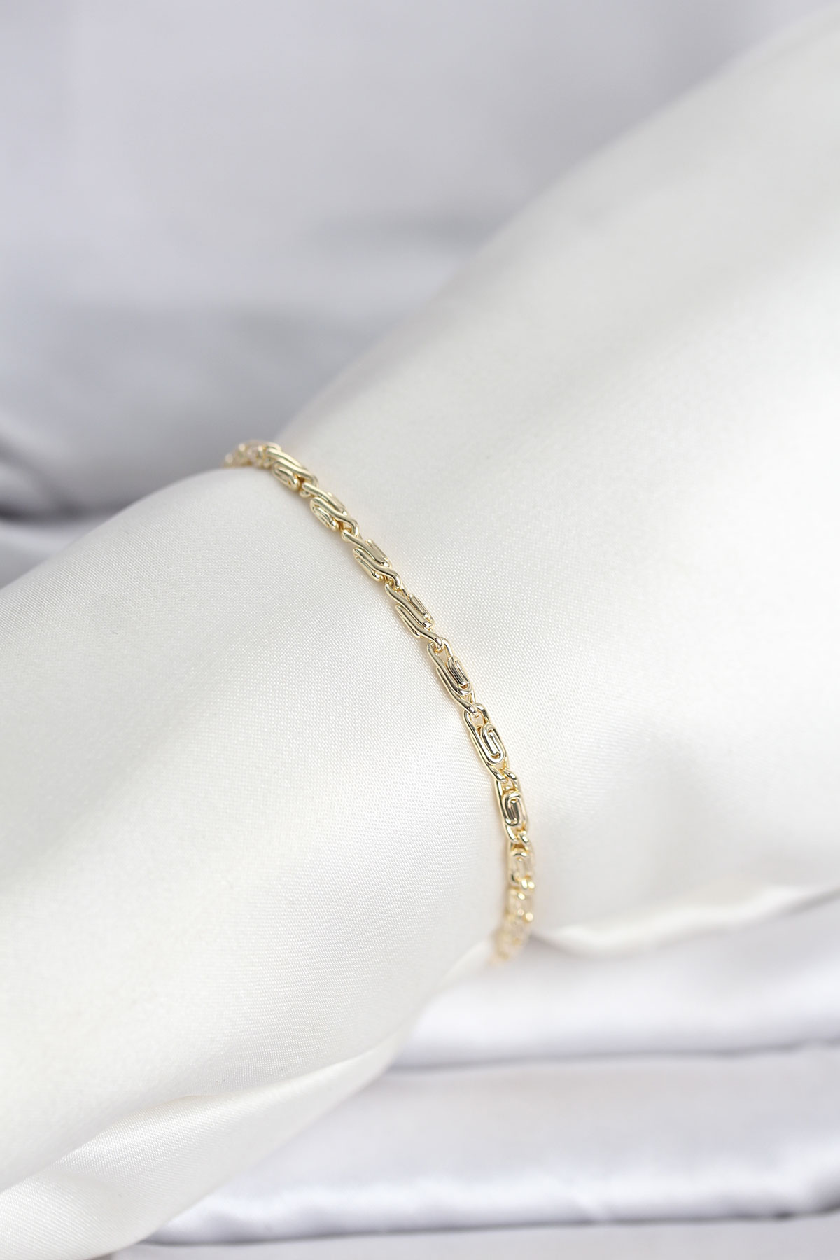 CM 14K Gold Renk Burgu Zincirli Model Kadın Bileklik 5886 1 CM 14K Gold Renk Burgu Zincirli Model Kadın Bileklik 5886