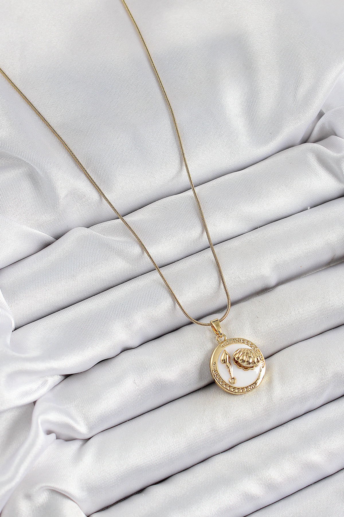 316L Çelik Zincir Beyaz Mineli Sanatsal Portre İstiridye Model Gold Renk Kadın Kolye 5886 2 316L Çelik Zincir Beyaz Mineli Sanatsal Portre İstiridye Model Gold Renk Kadın Kolye 5886 - Görsel 2