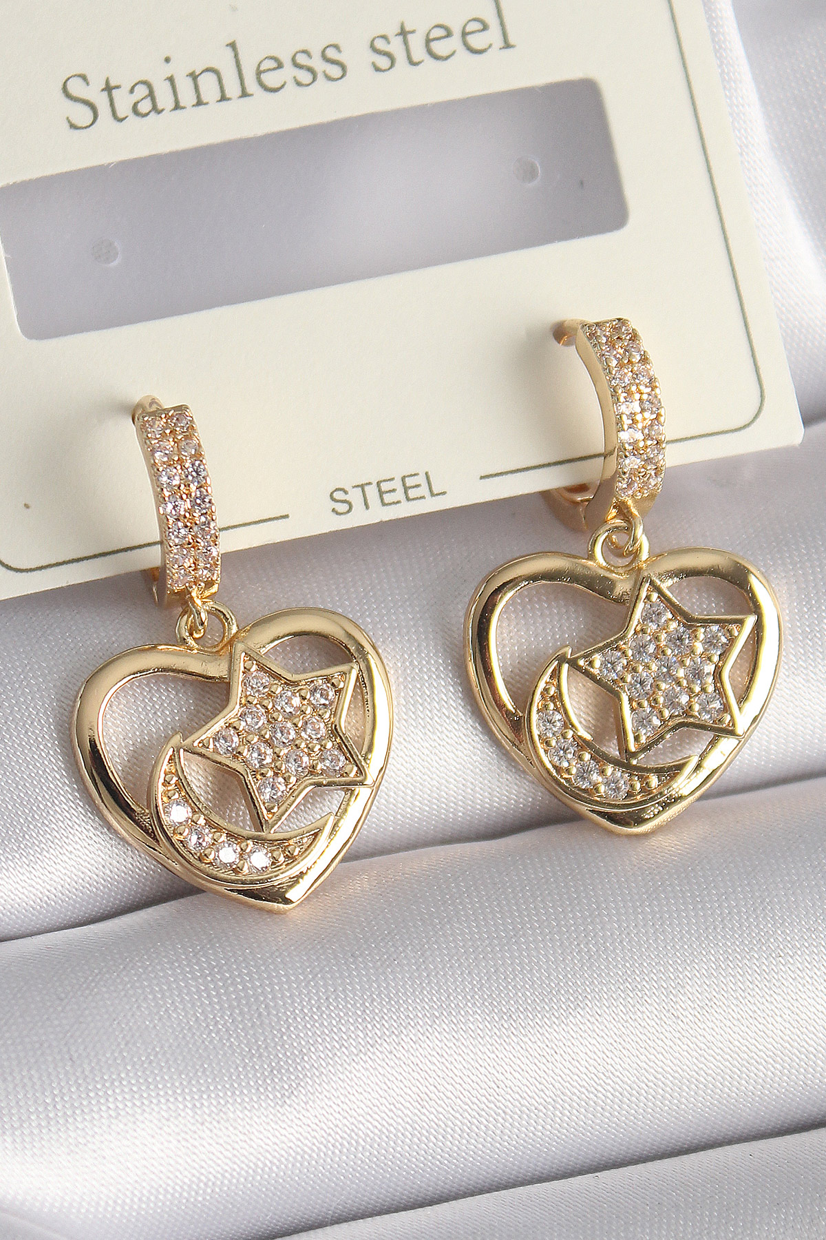 Pirinç Gold Renk Zirkon Taşlı Kalp Model Ay Yıldız İşleme Kadın Küpe 5886 1 Pirinç Gold Renk Zirkon Taşlı Kalp Model Ay Yıldız İşleme Kadın Küpe 5886