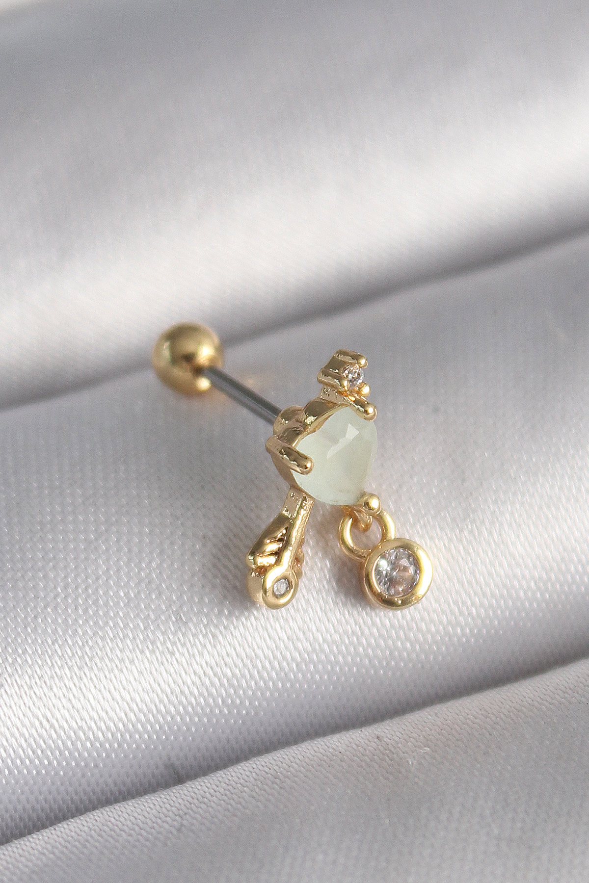 316L Çelik Gold Renk Beyaz Mineli Kalp Sallantı Zirkon Taşlı Tragus Piercing 5886 1 316L Çelik Gold Renk Beyaz Mineli Kalp Sallantı Zirkon Taşlı Tragus Piercing 5886