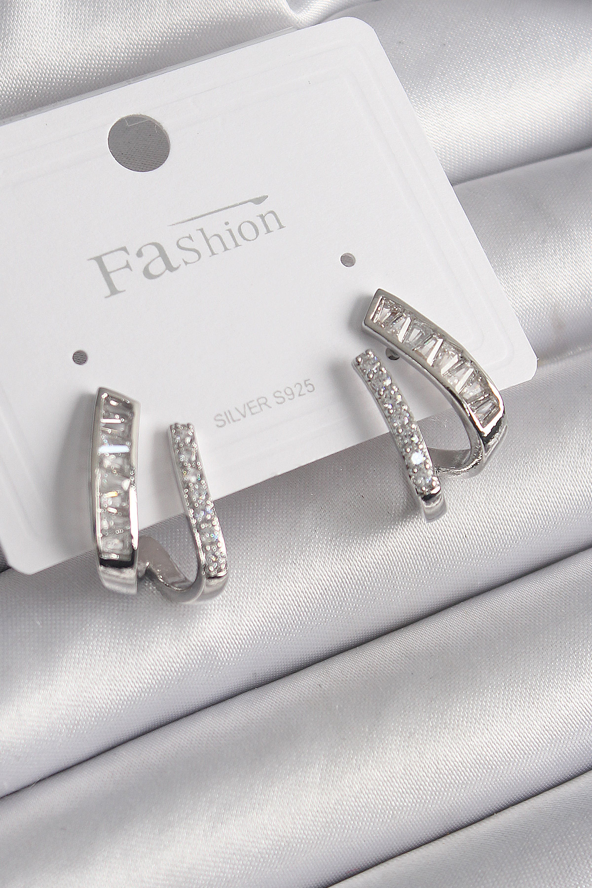 Pirinç Gümüş Renk Zirkon Taşlı Kadın Küpe 5886 1 Pirinç Gümüş Renk Zirkon Taşlı Kadın Küpe 5886