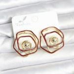 Pirinç Gold Renk Bordo Mineli Geometrik Gül Model Kadın Küpe 5886