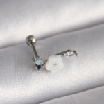 316L Çelik Gümüş Renk Zirkon Taş Detay Beyaz Çiçek Model Tragus Piercing 5886