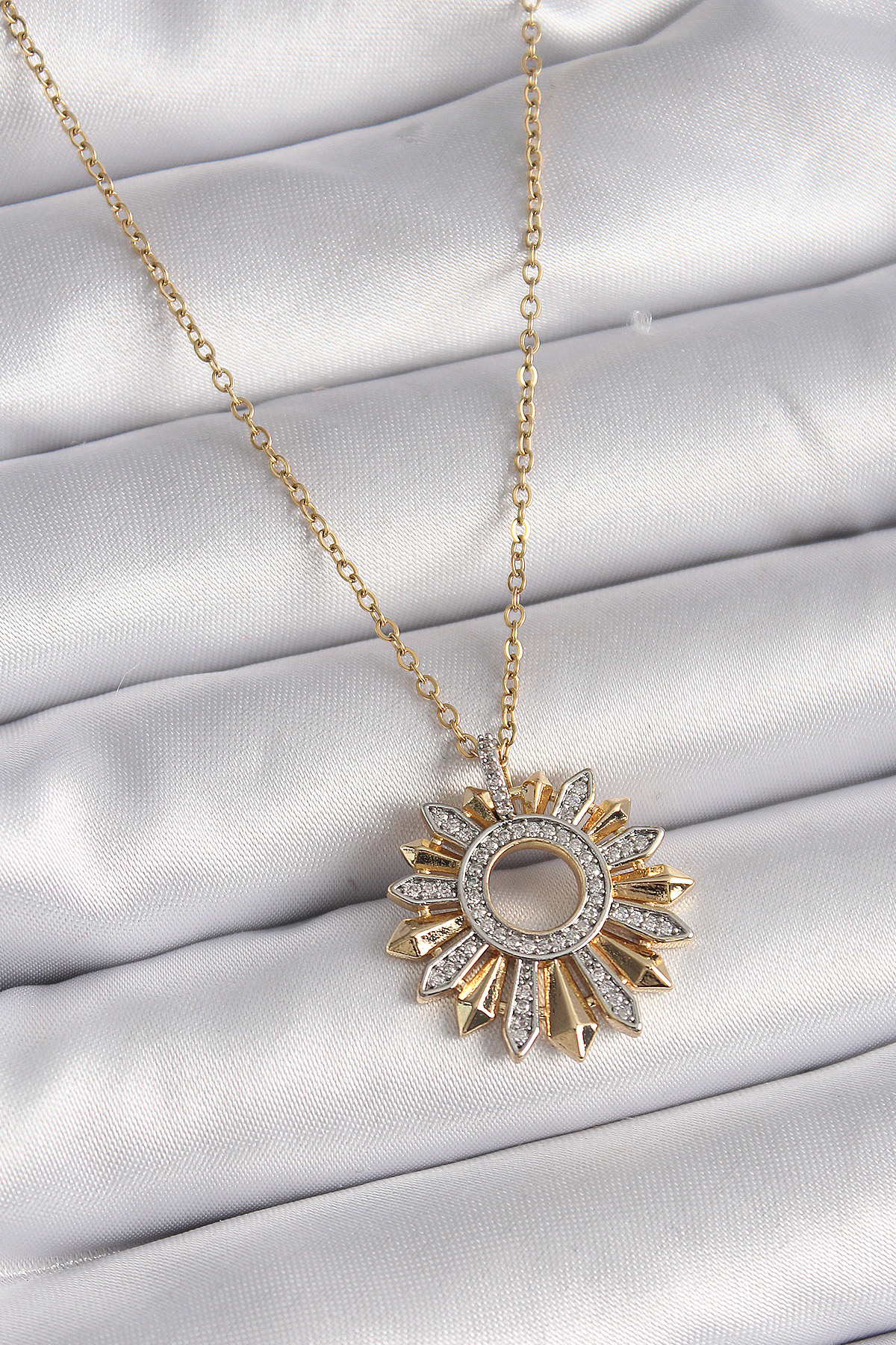 316L Çelik Gold Renk Zincir Zirkon Taşlı Mix Renk Güneş Model Kadın Kolye 5886 1 316L Çelik Gold Renk Zincir Zirkon Taşlı Mix Renk Güneş Model Kadın Kolye 5886