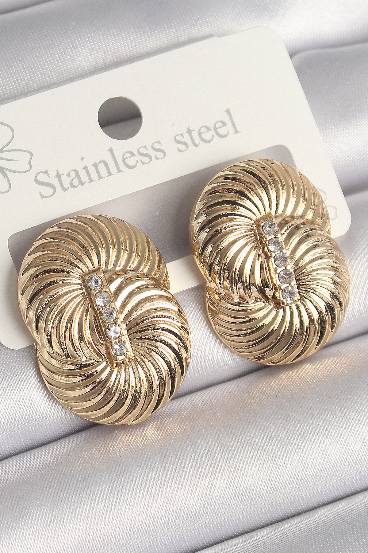Pirinç Gold Renk Zirkon Taşlı Sarmal Model Kadın Küpe 5886 1 Pirinç Gold Renk Zirkon Taşlı Sarmal Model Kadın Küpe 5886