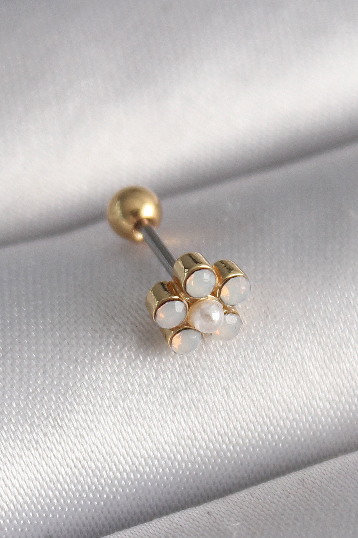 316L Çelik Gold Renk Zirkon Taşlı Çiçek Model Tragus Piercing 5886 1 316L Çelik Gold Renk Zirkon Taşlı Çiçek Model Tragus Piercing 5886