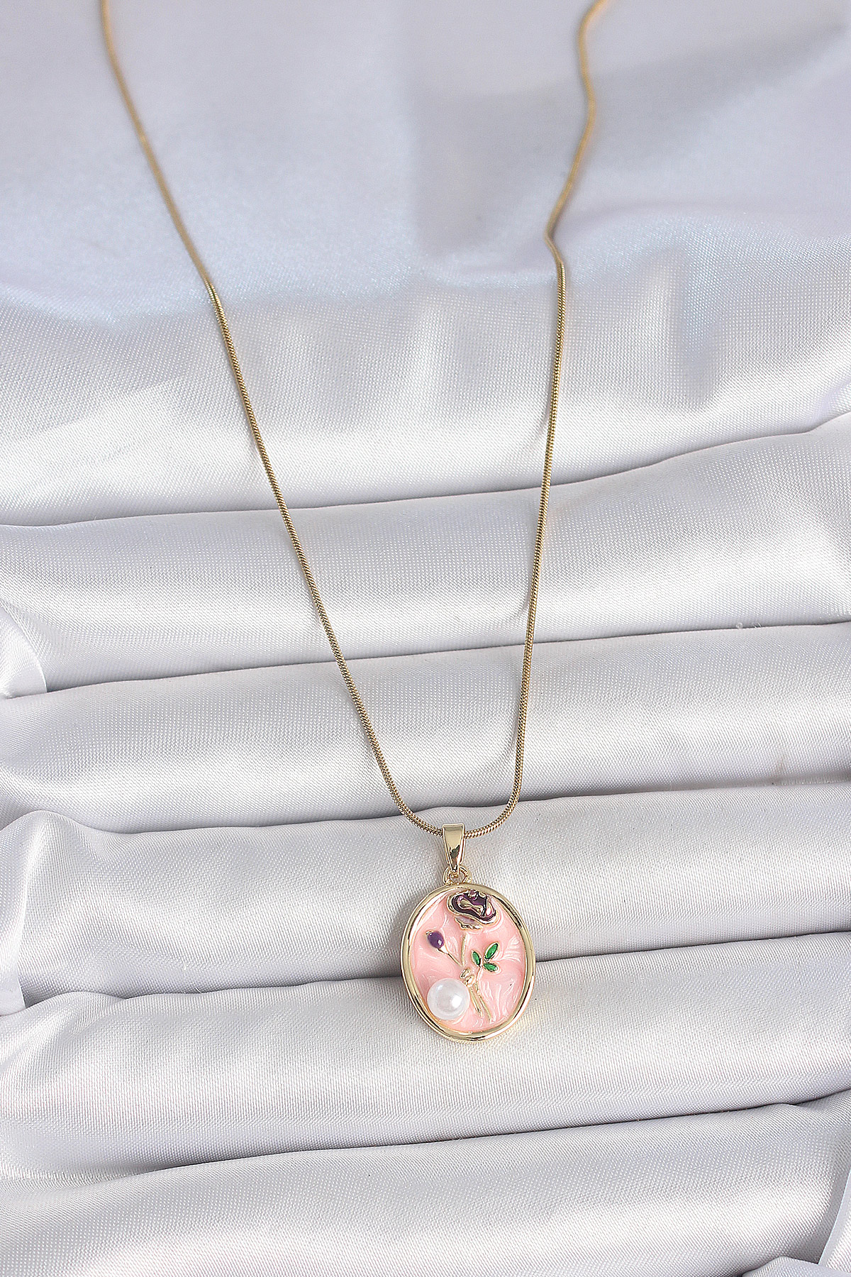 316L Çelik Gold Renk Zincir Pembe Çiçek İşlemeli İnci Detay Portre Model Kadın Kolye 5886 2 316L Çelik Gold Renk Zincir Pembe Çiçek İşlemeli İnci Detay Portre Model Kadın Kolye 5886 - Görsel 2