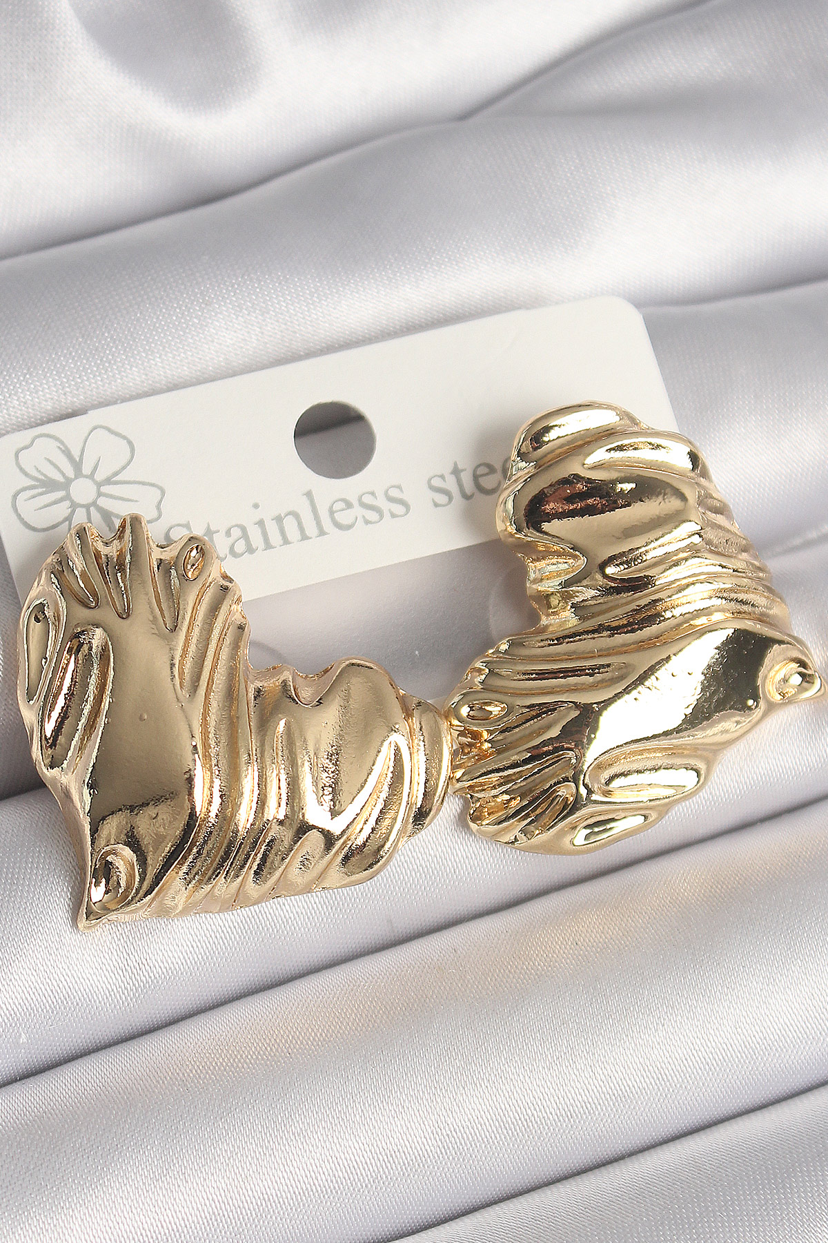 Pirinç Gold Renk İşlemeli Kalp Model Kadın Küpe 5886 1 Pirinç Gold Renk İşlemeli Kalp Model Kadın Küpe 5886