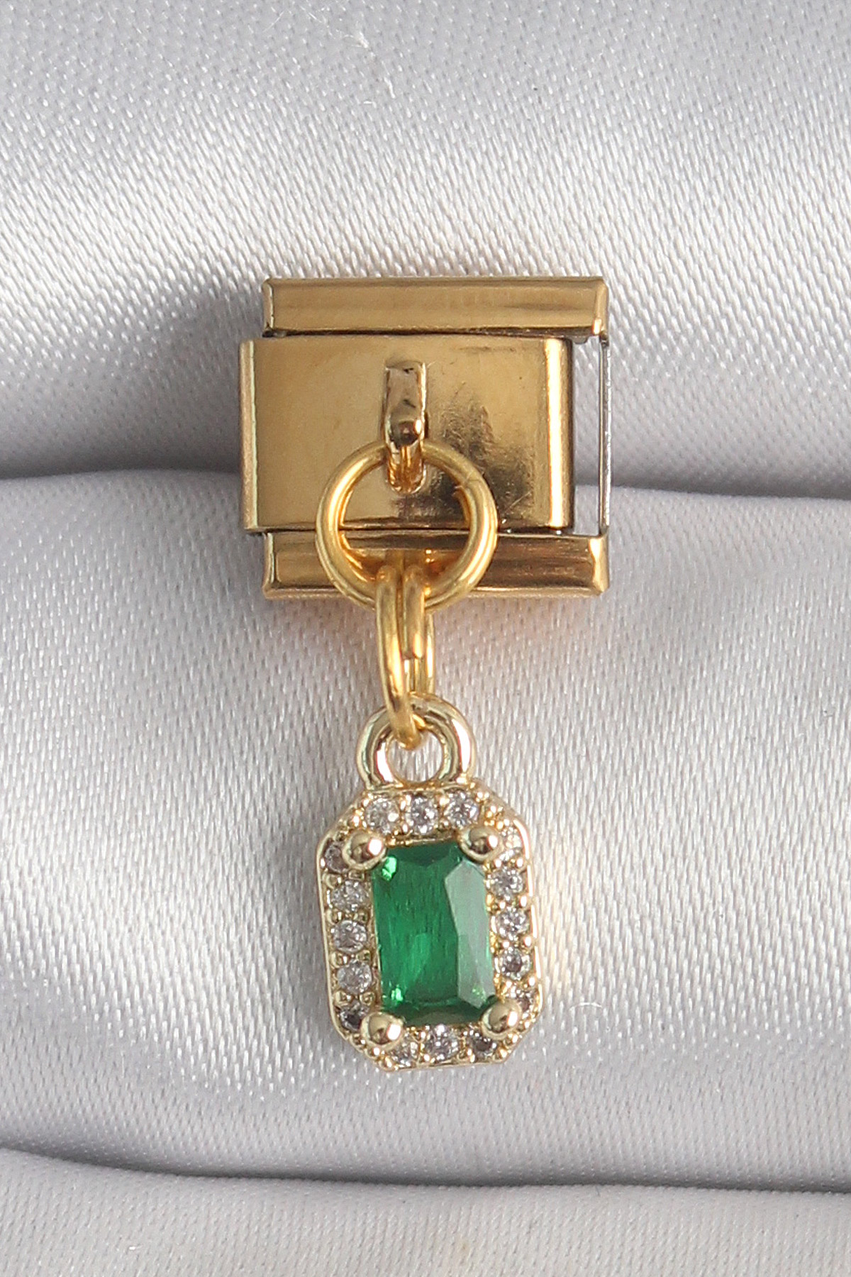 316L Çelik Gold Renk Sallantı Kare Yeşil Zirkon Taşlı Nomination Charm 5886 1 316L Çelik Gold Renk Sallantı Kare Yeşil Zirkon Taşlı Nomination Charm 5886