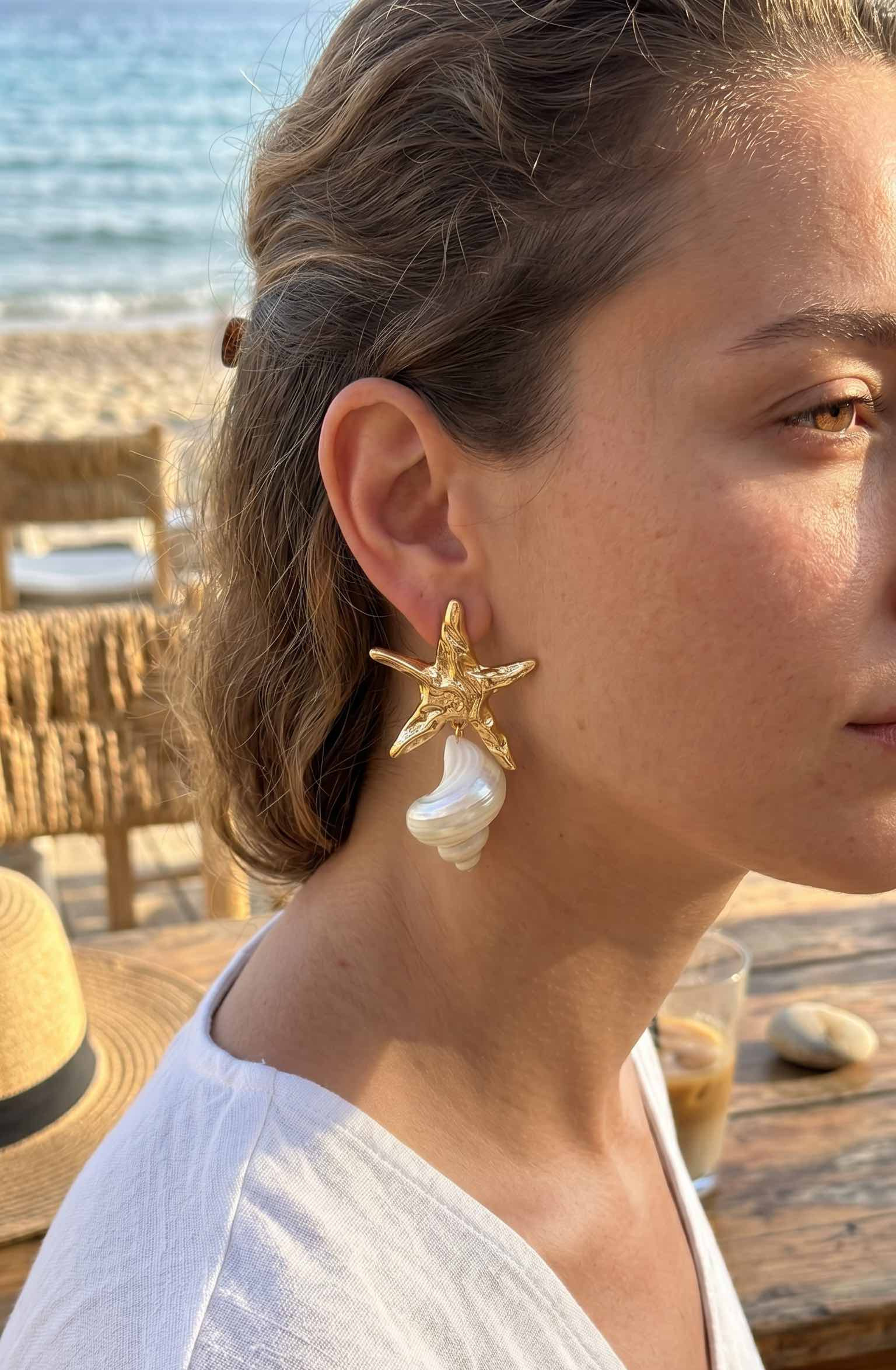Doğal Deniz Kabuğu ve Gold Renk Yıldız Model Kadın Küpe 5886 1 Doğal Deniz Kabuğu ve Gold Renk Yıldız Model Kadın Küpe 5886